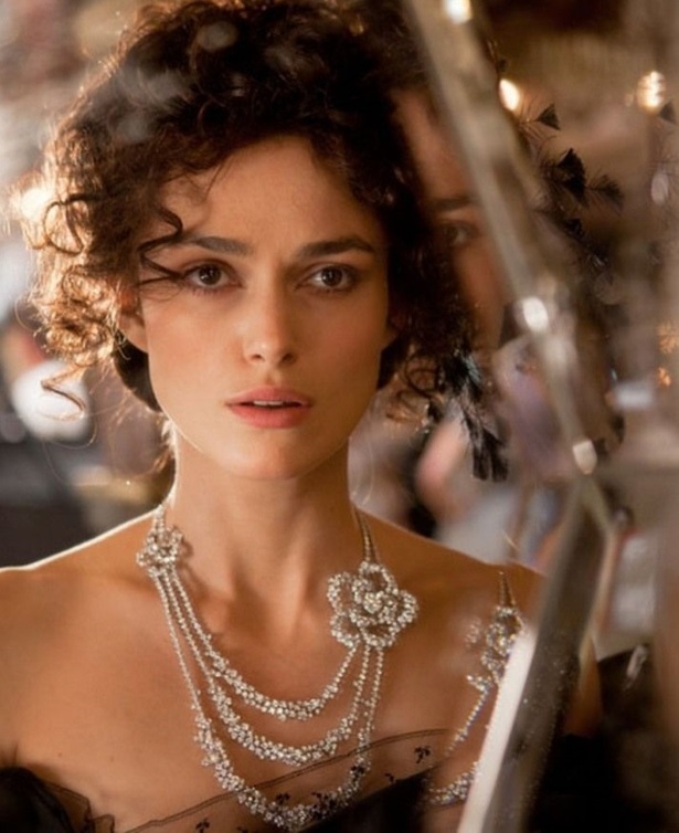  قلادة شانيل Anna Karenina