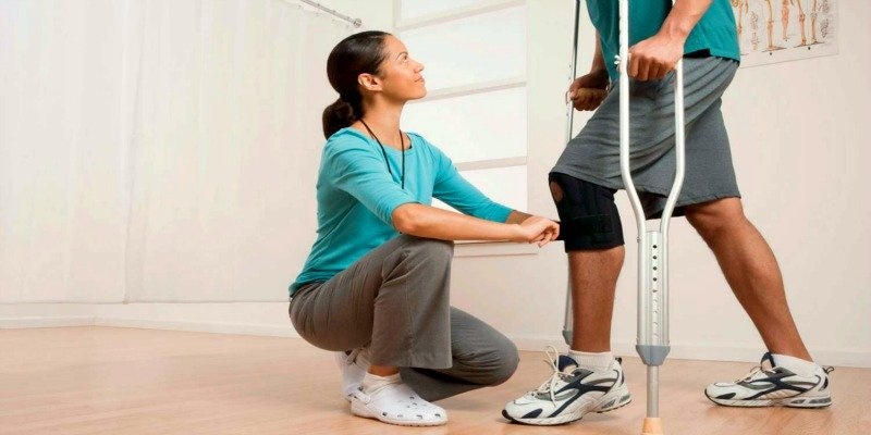 العلاج الطبيعي يساعد على استعادة المشي بعد الجلطة الدماغية