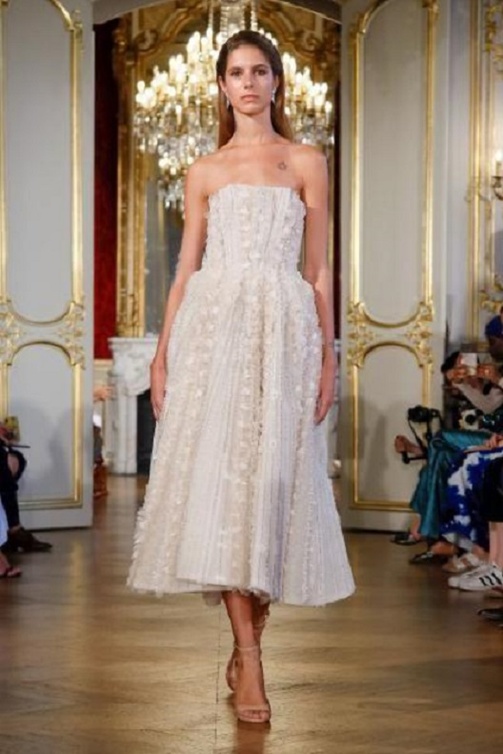 فستان من steven khalil