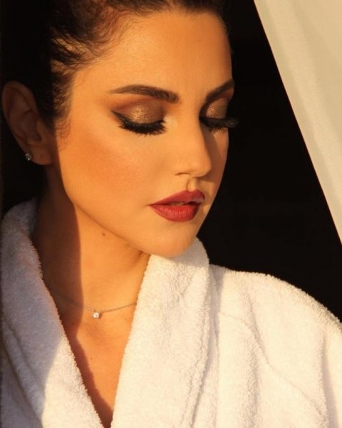 مكياج عيون شرقي وبرونزي بأسلوب النجمة درة زروق