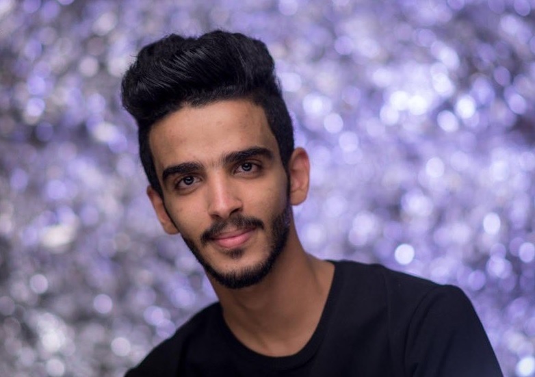 الإعلامي علي حكمي
