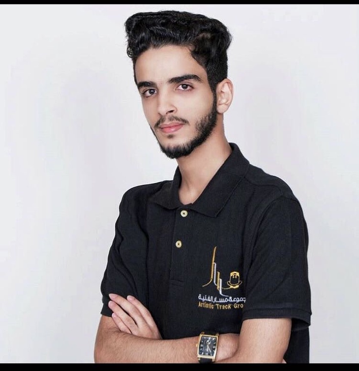 الإعلامي الشاب علي حكمي