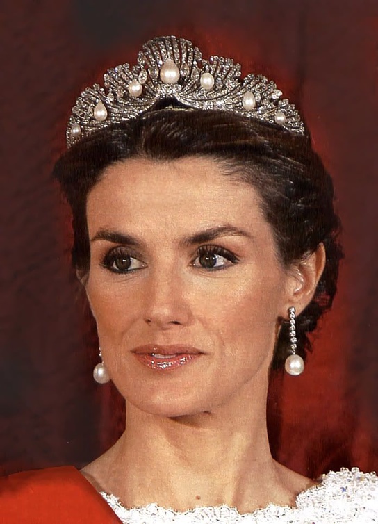 الملكة ليتيزيا تتألق بتاج "The Mellerio Shell Tiara"
