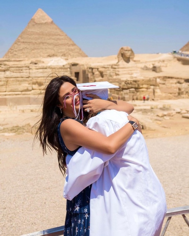 ياسمين عبد العزيز وابنتها