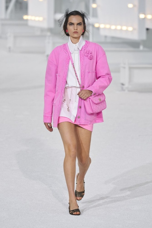 موديلات بلايز طويلة باللون الوردي من دار CHANEL