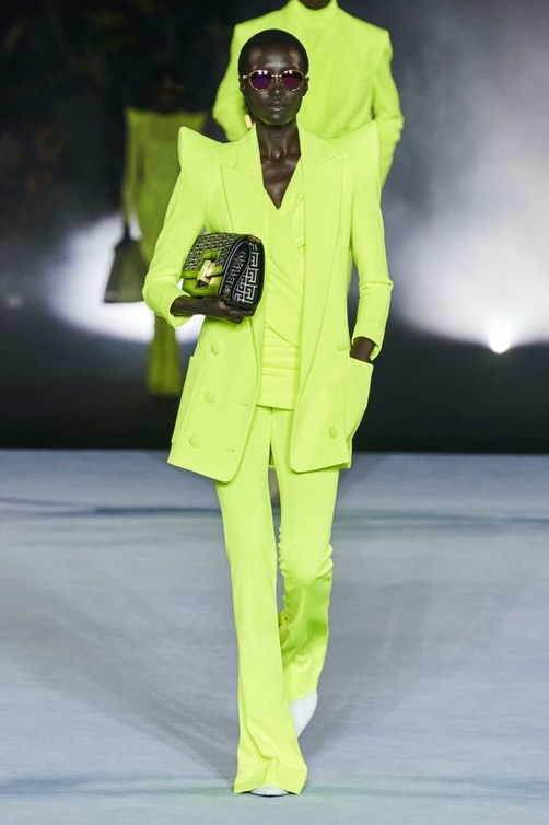 موديلات بلايز طويلة بالوان النيون من Balmain
