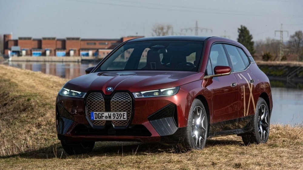 مواصفات سيارات iX من BMW