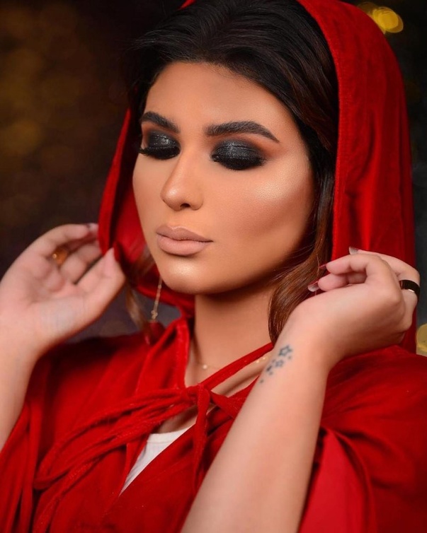 مكياج سموكي أسود من وحي زينب غازي
