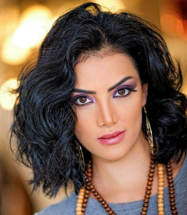حورية فرغلي بمكياج بنفسجي