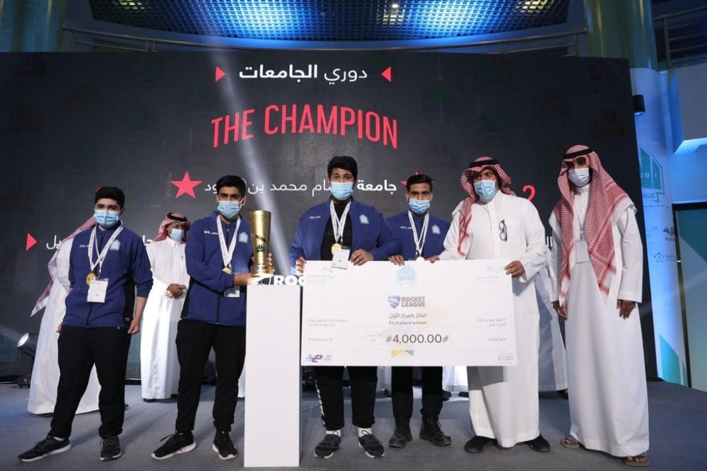 تتويج طلاب جامعة الامام محمد بن سعود الاسلامية