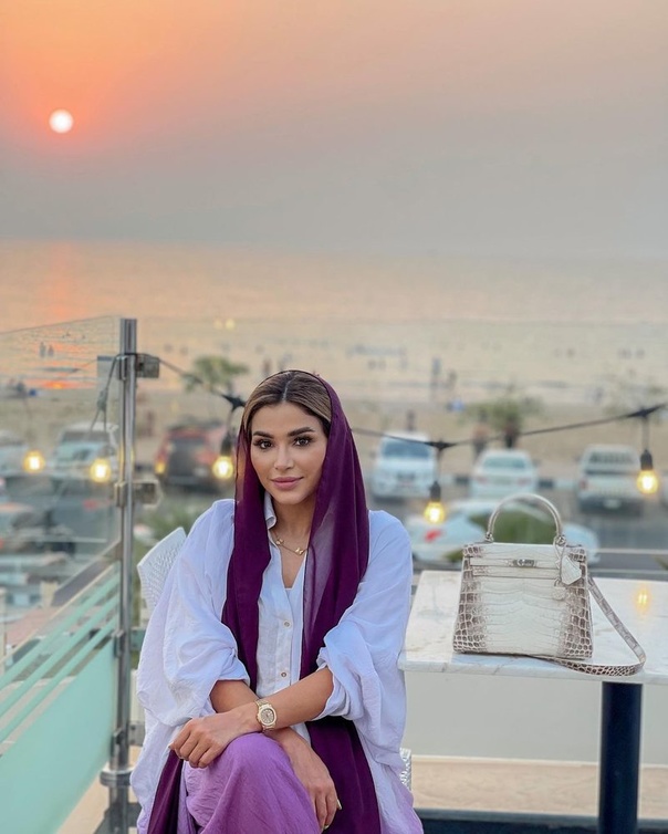 نهى نبيل ترتدي حقيبة كيلي بجلد الهامالايا النادر من Hermès