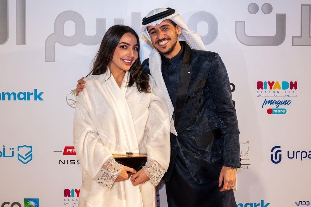هبة حسين خطفت الأنظار برومانسيتها مع زوجها عايض يوسف