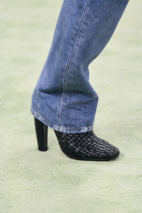 حذاء قش من Bottega Veneta