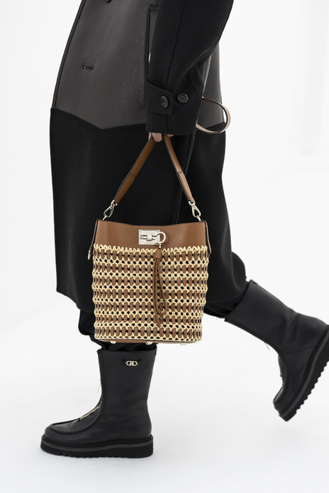 حقيبة قش من Salvatore Ferragamo