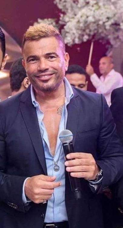 عمرو دياب يفاجئ الجمهور بشعر الاصفر واطلاق لحيته