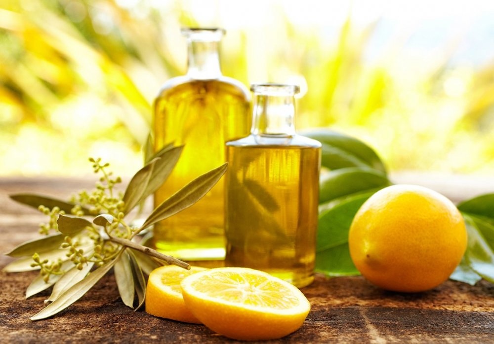 الليمون وزيت الزيتون من المواد الفعالة مع البابونج للعناية بالبشرة الدهنية