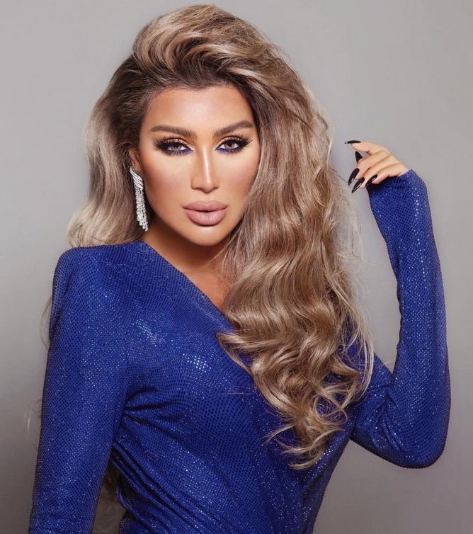 الايلاينر العريض والملوّن بأسلوب مايا دياب