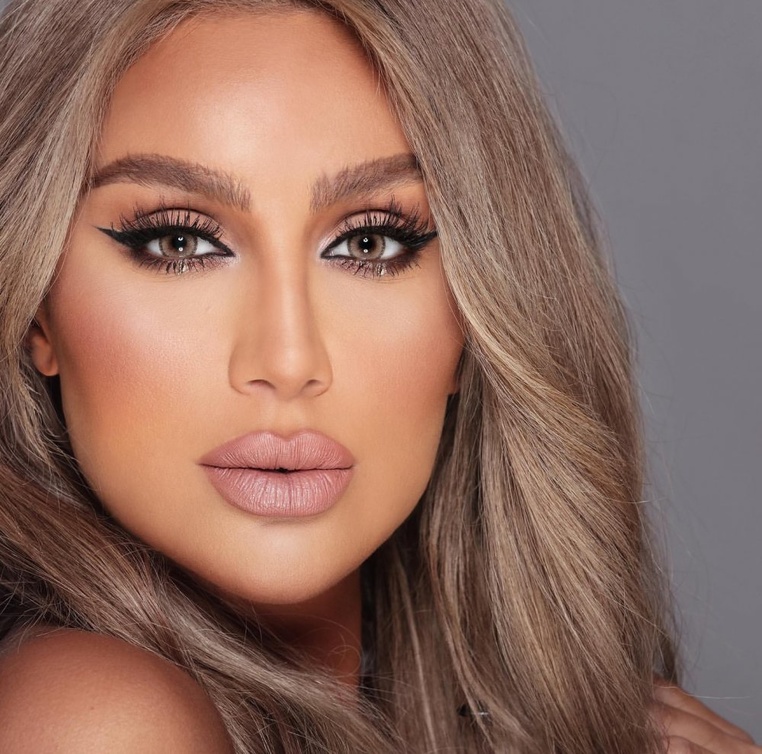 رسم الحواجب العريضة الفاتحة بأسلوب مايا دياب