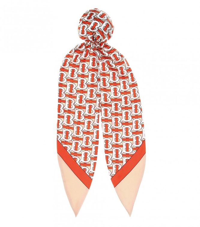 سكارف قصير من  Burberry 