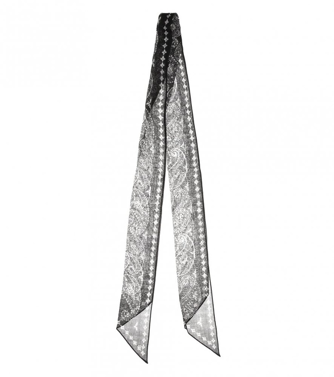 سكارف قصير من Saint Laurent 