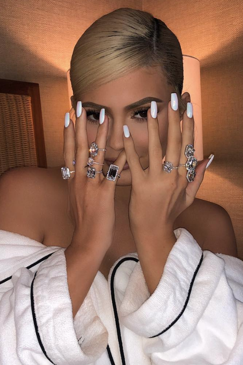 اجرأ الوان طلاء الاظافر البيضاء لصيف 2019 من Kylie Jenner‏