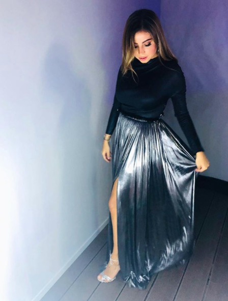 سارة مراد في لوك مسائي في تنورة طويلة ميتالك
