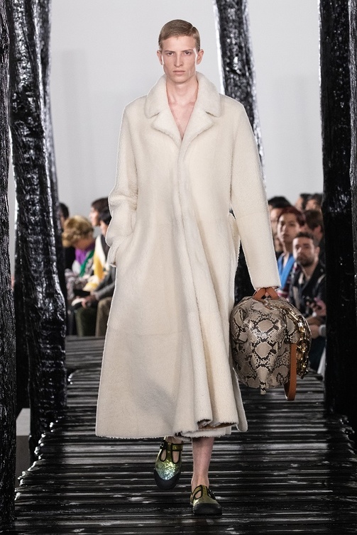 مجموعة Loewe للألبسة الرجالية لخريف وشتاء 2020
