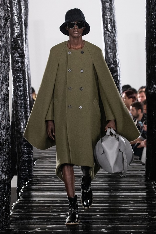مجموعة Loewe للألبسة الرجالية لخريف وشتاء 2020