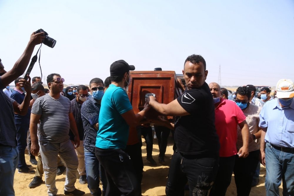 جثمان والدة حمادة هلال 