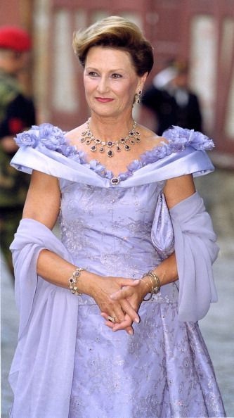 ملكة النرويج تتألق بطاقم " QUEEN SONJA'S AMETHYSTS"