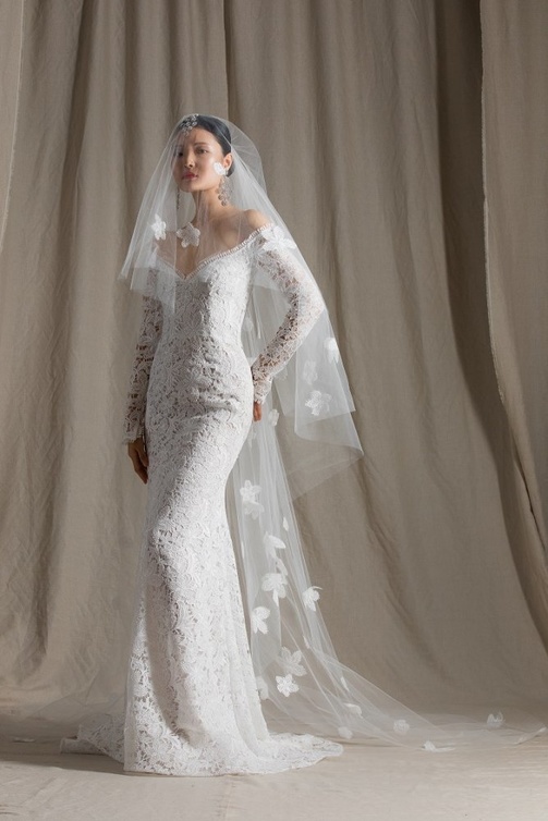 فساتين زفاف اكمام منسدلة @naeem khan