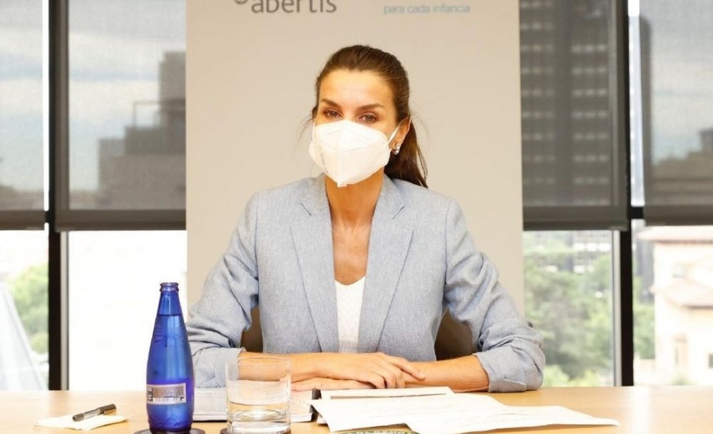 الملكة ليتيزيا في اجتماع عمل مع ممثلي مؤسسة Abertis الخيرية