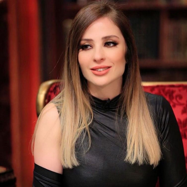 أحدث درجات الهاي لايت مع الشعر البني من وحي وفاء الكيلاني- صورة من حساب وفاء الكيلاني على انستغرام