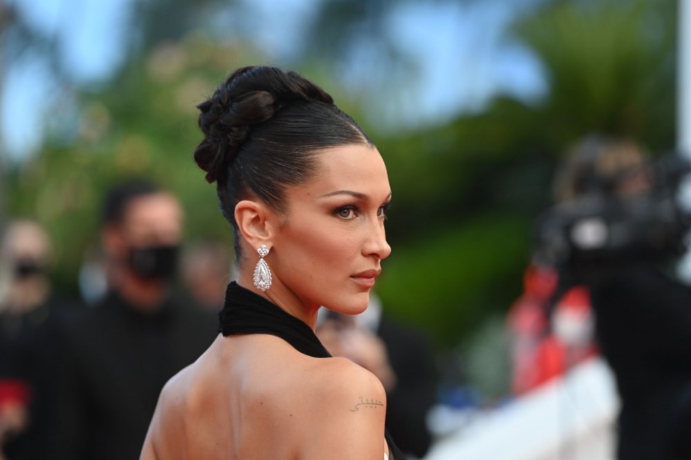 بيلا حديد Bella Hadid بمجوهرات شوبارد Chopard (2)