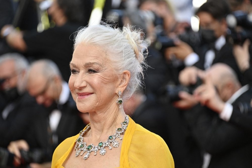 هيلين ميرين Helen Mirren بمجوهرات راقية من Dolce & Gabbana Alta Gioielleria  (الصورة من AFP)