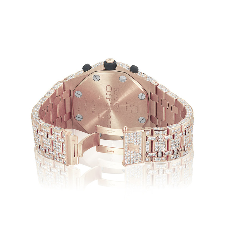 ساعة يد  من الذهب الوردي مرصّعة بالماس من Audemars Piguet