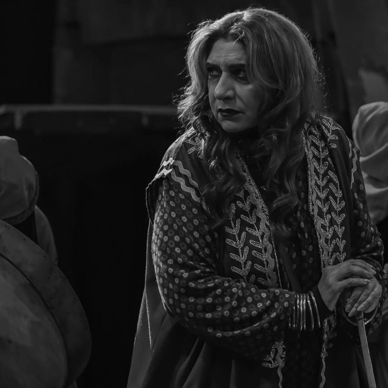 الفنانة هيفاء عادل تشارك في مسرحية "موجب" بالكويت