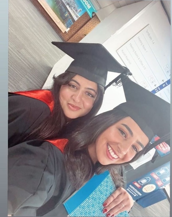 ابنة غادة عادل تحتفل بتخرجها