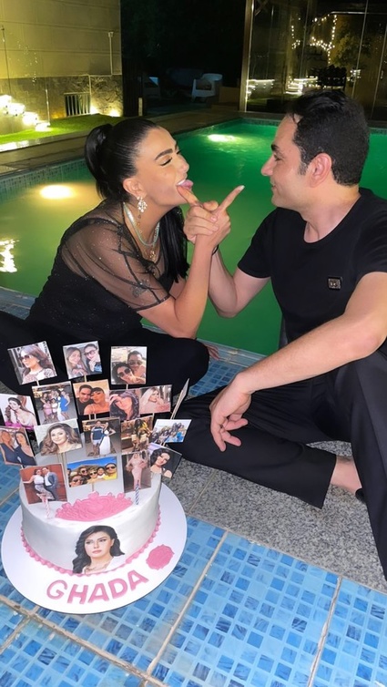 الفنانة غادة عبدالرازق تحتفل بعيد ميلادها مع زوجها
