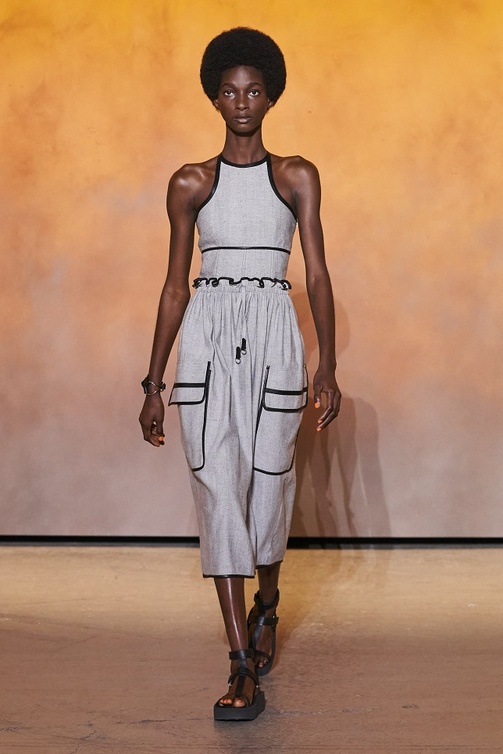 تنسيق اللّون الرمادي لإطلالة كاجوال يومية من Hermes