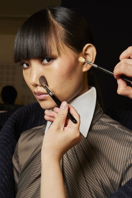 كواليس عروض الهوت كوتور لشتاء 2023 من Viktor & Rolf
