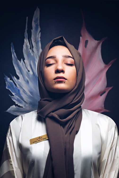 الفنانة التشكيلية منار غزاوي