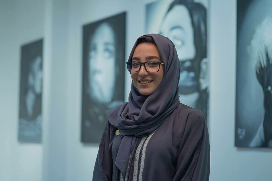 مقابلة مع الفنانة التشكيلية منار غزاوي