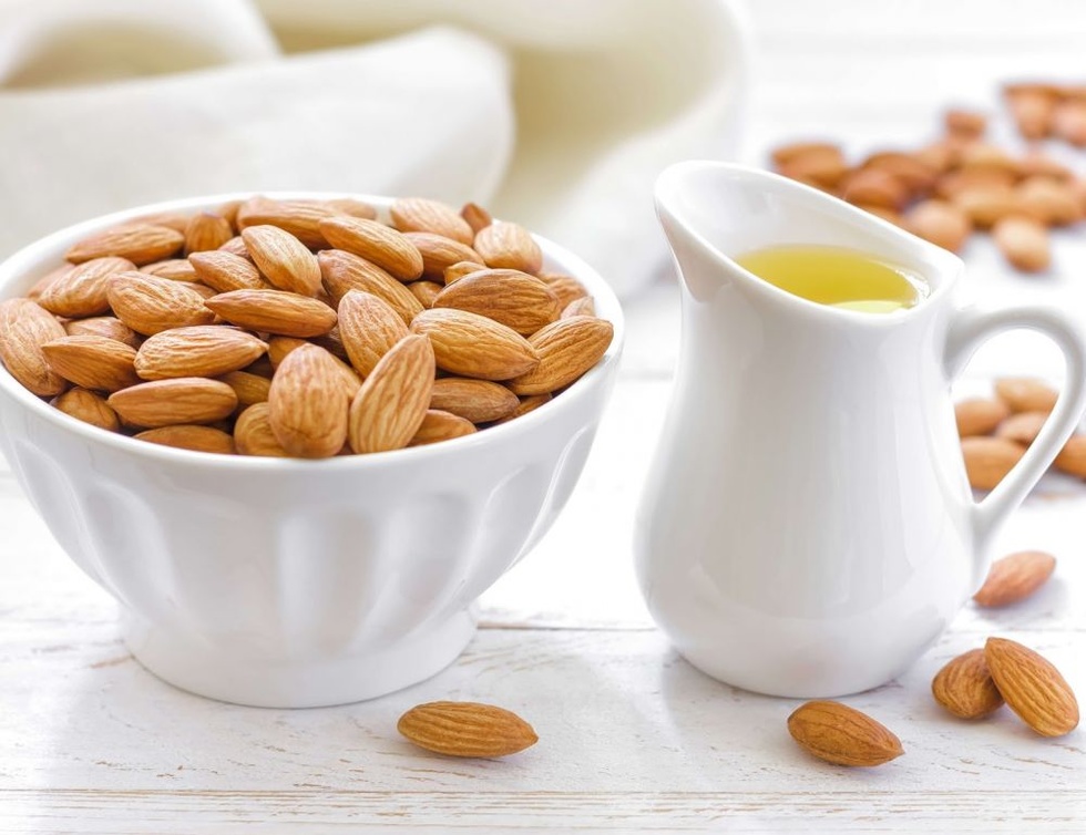 زيت اللوز