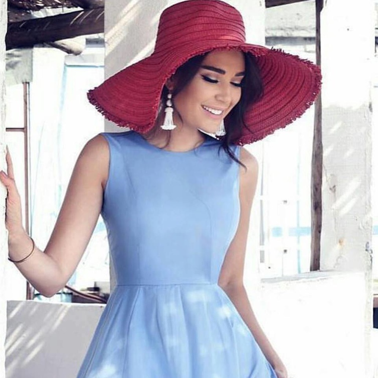 هكذا ارتدت سيرين عبد النور القبعة الصيفية