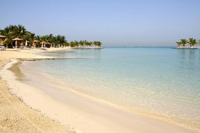 شاطئ الرمال الفضية في جدة