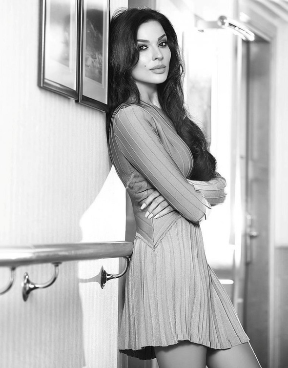 نادين نسيب نجيم استعادت رشاقتها بعد الولادة.