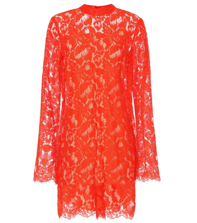 الفساتين القصيرة من قماش الدانتيل‎ ‎الاحمر بأسلوب دار ستيلا مكارتني ‏ Stella Mccartney.