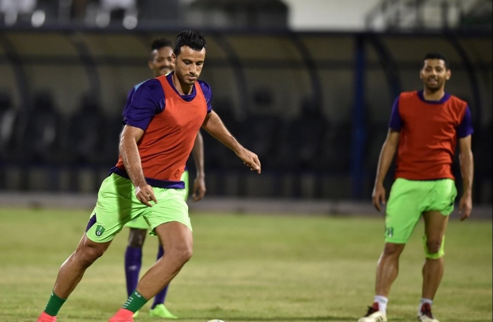 الأهلي احتفظ بهداف الدوري السعودي عمر السومة