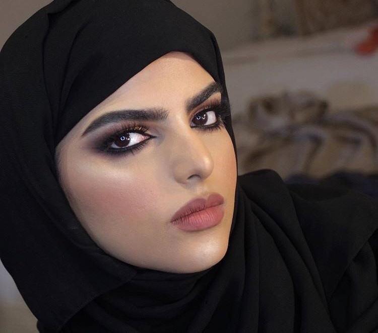 سارة الودعاني بمكياج يارا النملة